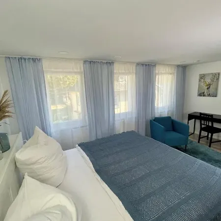 Charmantes Haus Mit Terrasse Апартаменты